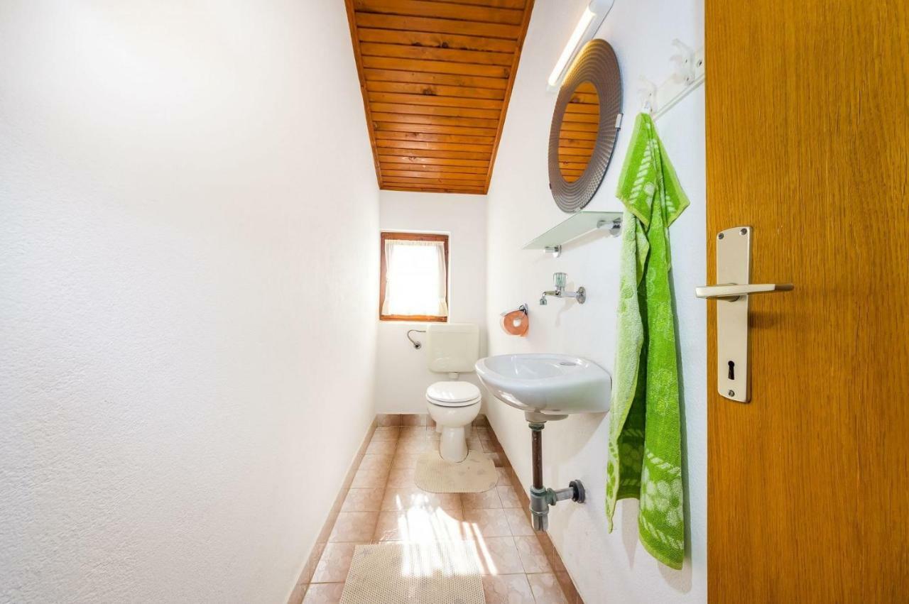 Apartment Matkos - With Garden And Terrace Нин Экстерьер фото