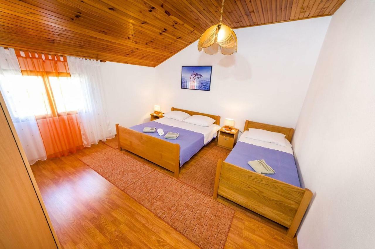 Apartment Matkos - With Garden And Terrace Нин Экстерьер фото