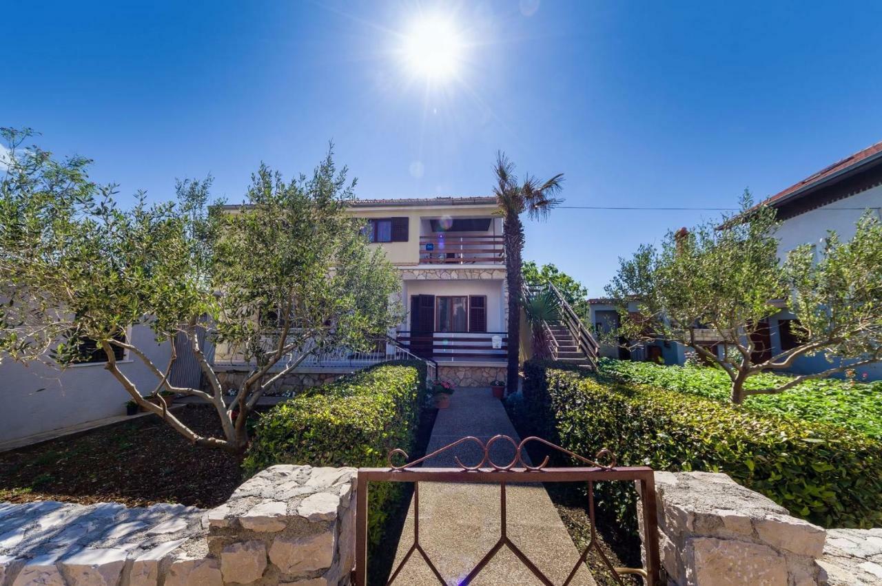 Apartment Matkos - With Garden And Terrace Нин Экстерьер фото