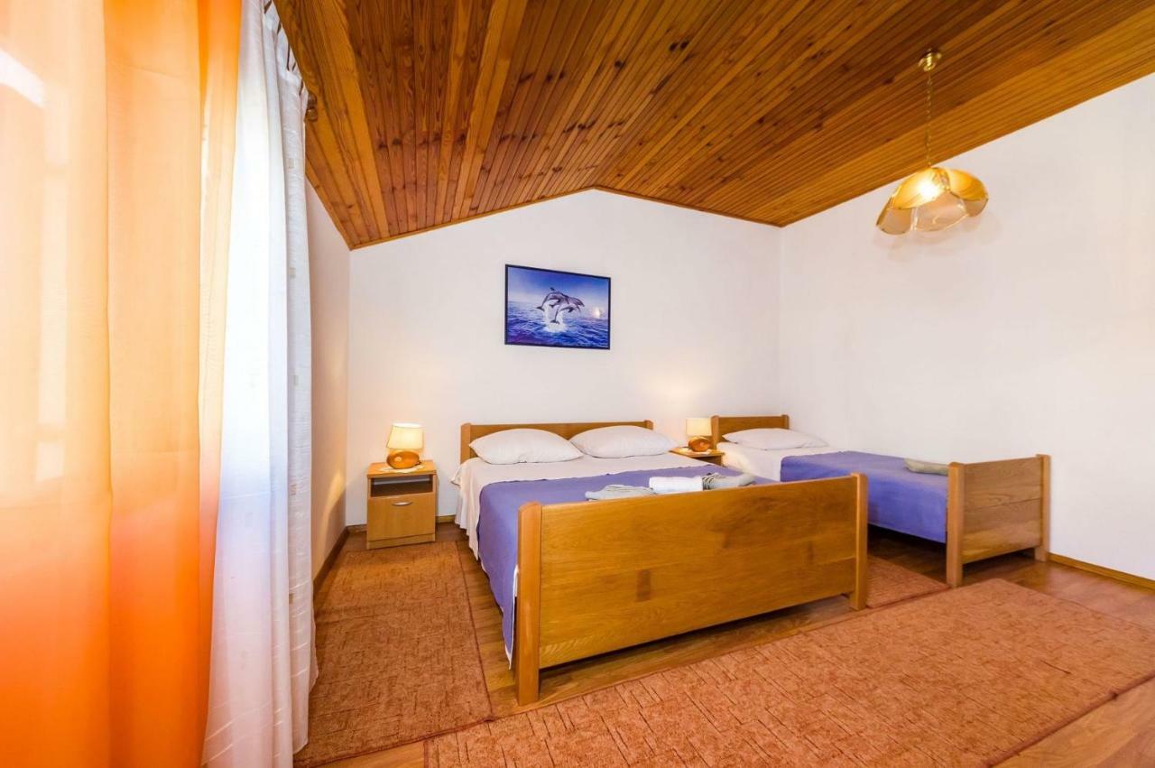 Apartment Matkos - With Garden And Terrace Нин Экстерьер фото
